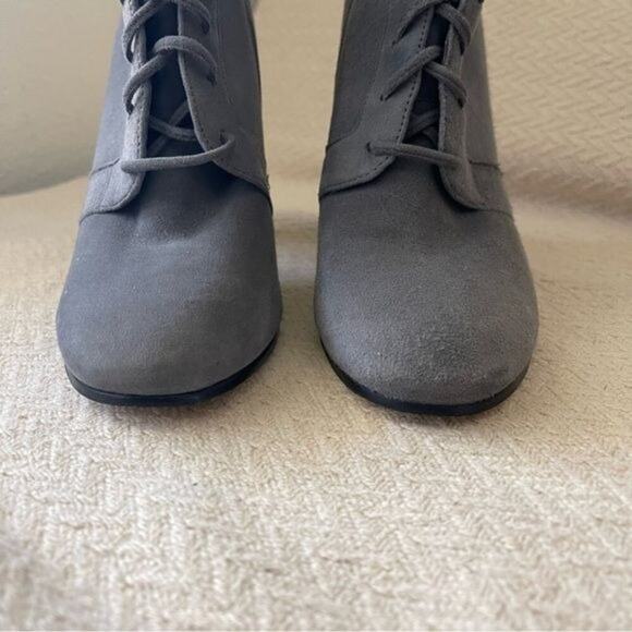 Ivanka Trump Gray Suede Retro Ankle Boots Women’s 6M Lace-Up Block Heel Side Zip - Picture 11 of 14